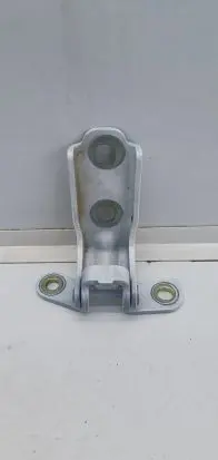 Chevrolet Trax Rear door lower hinge A046057 P13171