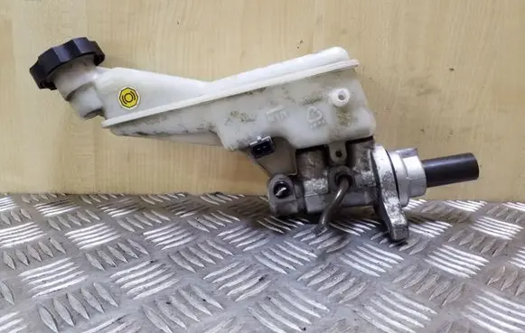 Hyundai i40 Master brake cylinder