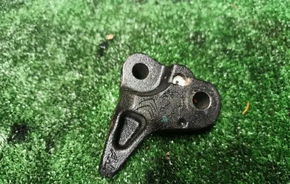 Opel Mokka B Engine mounting bracket 983012308002