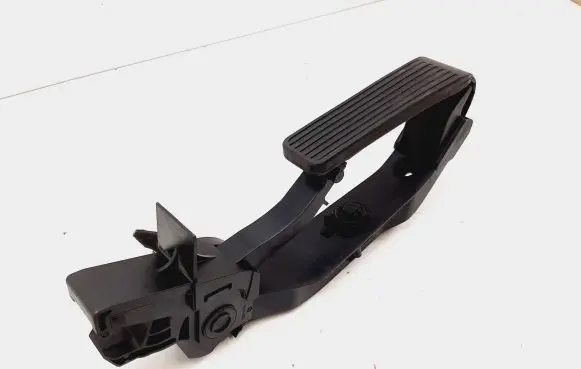 Mercedes-Benz CLS C219 Accelerator throttle pedal A2113010001 A2113000904