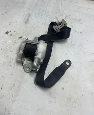 Lexus IS 220D-250-350 Front seatbelt J090331