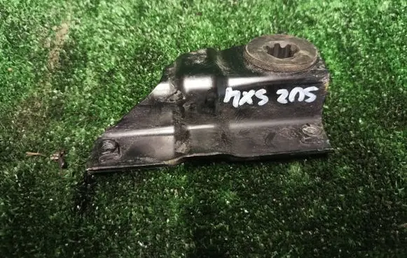 Suzuki SX4 S-Cross Radiator mount bracket