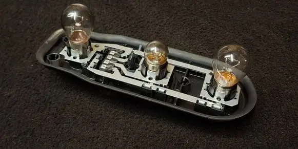 BMW 5 E39 Tail light bulb cover holder 393390 2496339