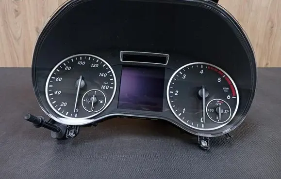 Mercedes-Benz B W246 W242 Speedometer (instrument cluster) 2469005505 A2469005505