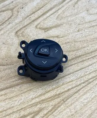 Ford Focus Steering wheel buttons/switches AM5T14K147BA