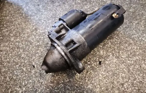 Volkswagen PASSAT B5 Starter motor
