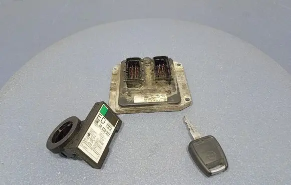 Opel Zafira A Engine control unit/module ECU 90582539