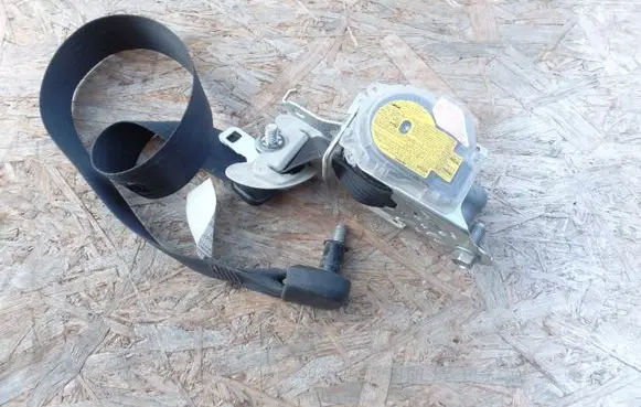 Subaru Legacy Front seatbelt R9817357 G087901