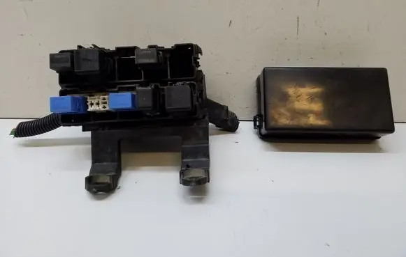 Nissan Almera Tino Relay mounting block OEM