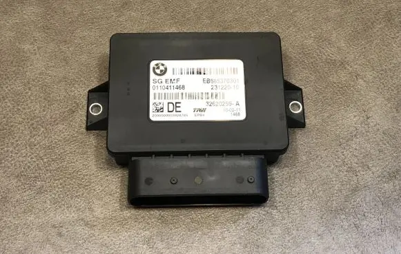 BMW 5 F10 F11 Rear brake EMF control unit/module 685370301