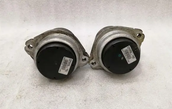 Porsche Cayenne (9PA) Engine mount bracket 94837505001 94837505000