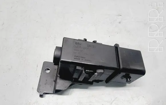 Hyundai Tucson TL Glow plug pre-heat relay 368302A701
