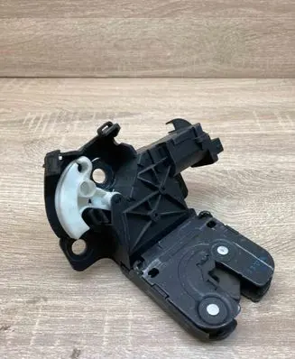 Audi A3 S3 8P Tailgate/trunk/boot lock/catch/latch 8P4827505B