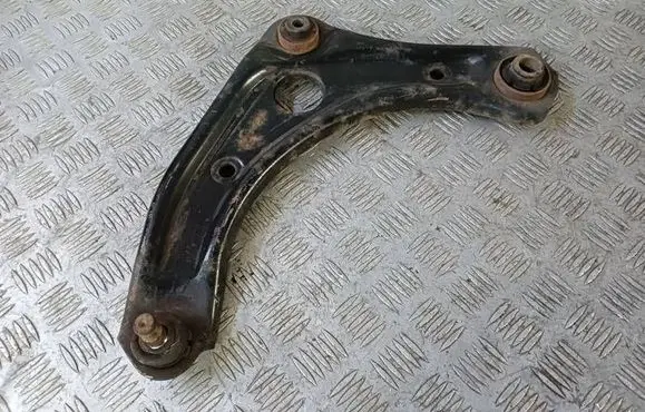 Nissan Note (E12) Front lower control arm/wishbone