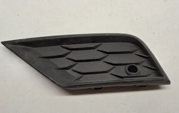 Volkswagen Tiguan Front bumper lower grill 5NN853665A