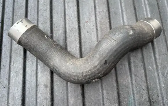 BMW 5 F10 F11 Intercooler hose/pipe 8571897 11279412