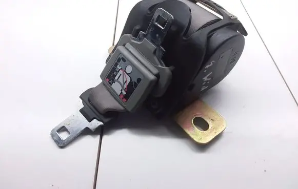 Renault Scenic I Middle seatbelt (rear) 5505204 A504452