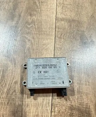 Mercedes-Benz E W211 Antenna control unit 2118200885