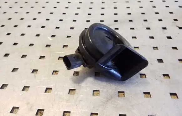 Volkswagen Scirocco Horn signal E9001157