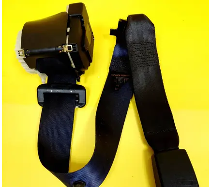 Rear seatbelt