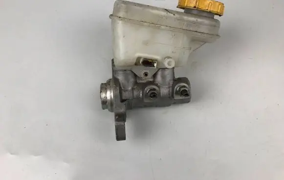 Subaru Outback (BS) Master brake cylinder