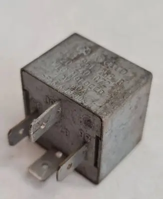Volkswagen Touran I Other relay 141951253B 20240072
