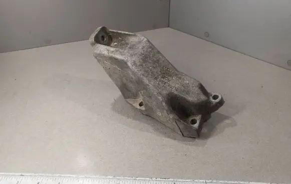 Audi A6 S6 C5 4B Engine mounting bracket 8D0199307L
