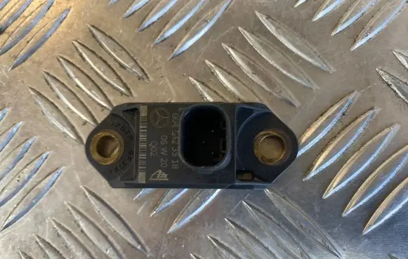 Mercedes-Benz S W221 Airbag deployment crash/impact sensor 0045423518 06W20