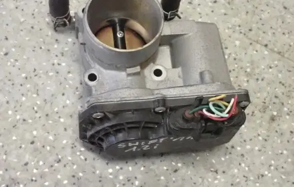 Suzuki Swift II Throttle body valve 