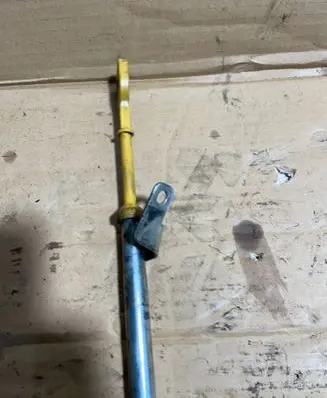 Chevrolet Captiva Oil level dip stick 