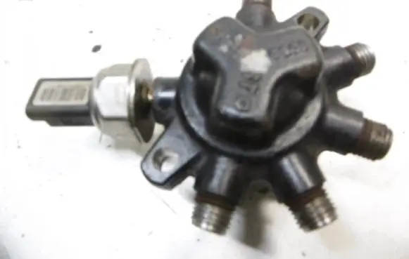 Ford Focus C-MAX Fuel distributor 4M5Q9D280DB