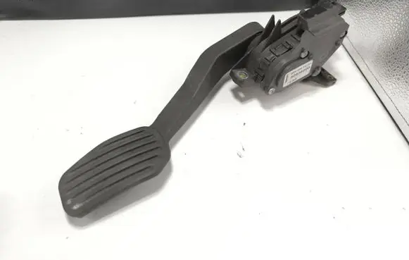 Volvo S60 Accelerator throttle pedal 30636006 6PV00853703