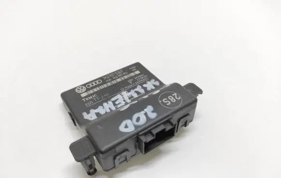 Volkswagen Golf V Gateway control module 1K0907530F 1K0907951