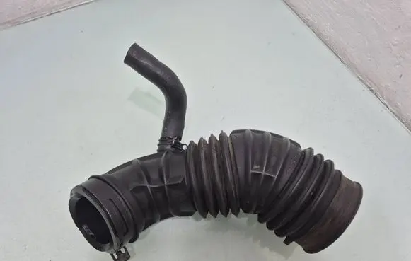 Toyota Avensis T250 Turbo air intake inlet pipe/hose 178800R010