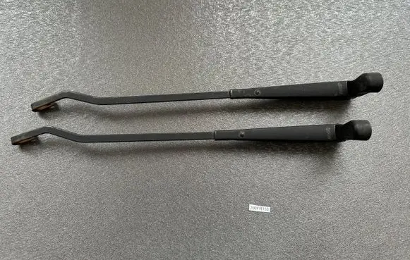 Nissan Patrol 260 Front wiper blade arm 28880G9701