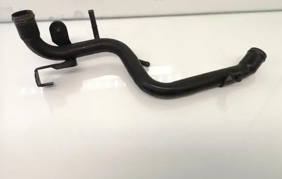 Volkswagen PASSAT B5.5 Engine coolant pipe/hose 038121071S