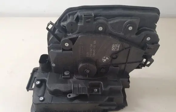 BMW X5 F15 Front door lock 7473152