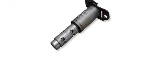 BMW 5 E60 E61 Camshaft vanos timing valve 7585425