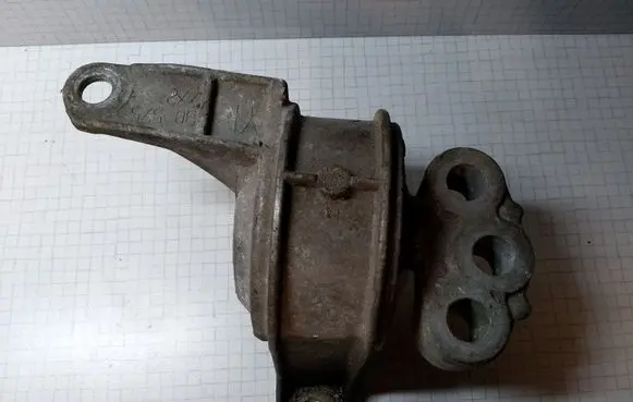 Opel Zafira A Engine mount bracket 90575772 21020625