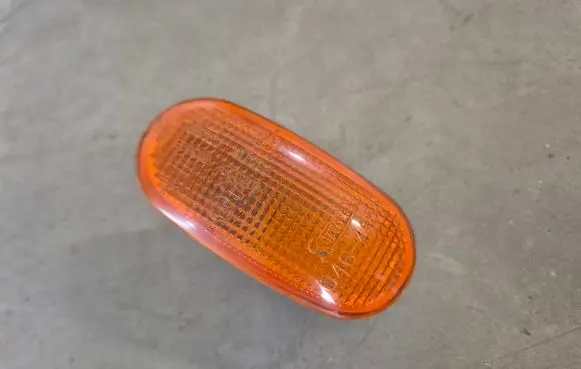 Mitsubishi L200 Front fender indicator light 