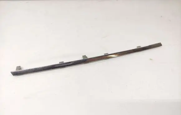 Front bumper splitter molding