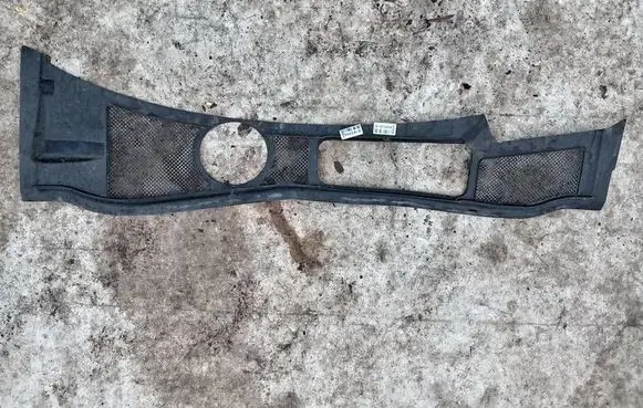 Audi A4 S4 B5 8D Wiper trim 8D1819417A