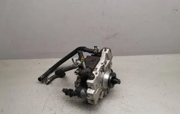 Toyota Auris 150 Fuel injection high pressure pump 0445010105 2210033040 0928400606