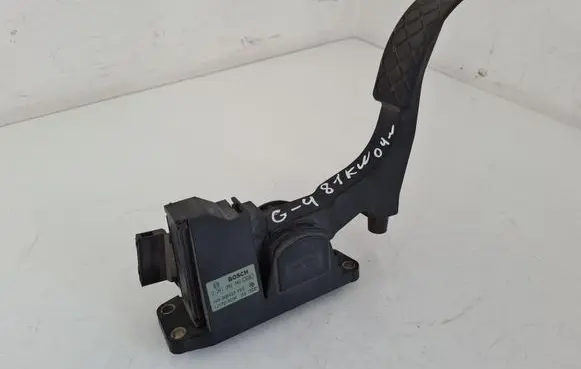 Volkswagen Golf IV Accelerator throttle pedal 0281002342
