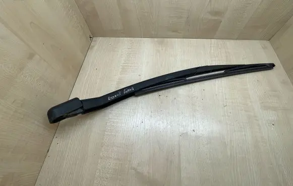 Rear wiper blade arm