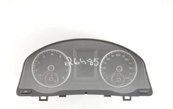 Volkswagen Tiguan Speedometer (instrument cluster) 5N0920871A