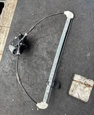 Mazda 3 I Rear door window regulator with motor GJ6A5958X CM011760 TD777201