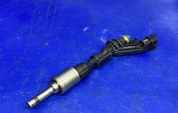 Ford Kuga II Fuel injector CJ5G9F593AA
