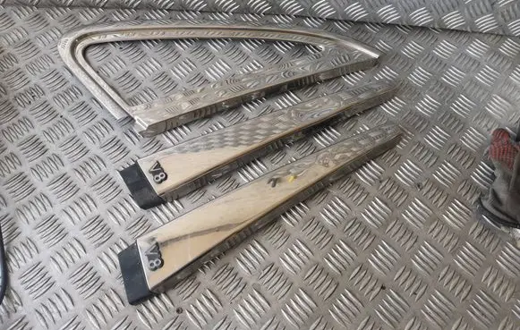 Jaguar XJ X308 Rear side glass trim 