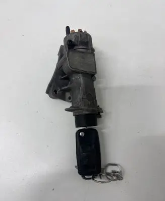 Volkswagen PASSAT B5.5 Ignition lock 4B0905851A